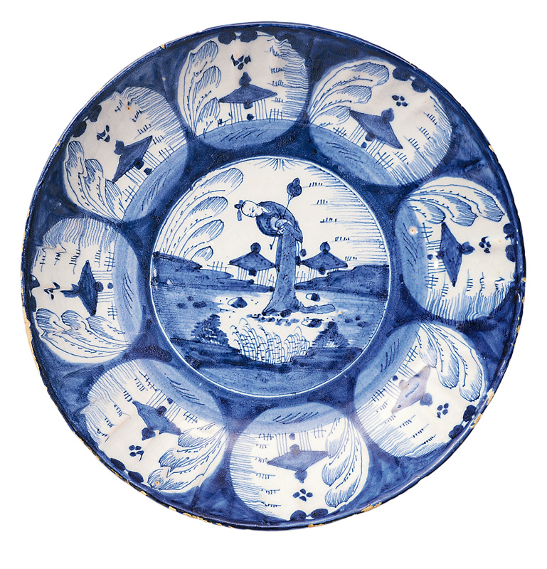 A plate with Chinasoiserien A plate with Chinasoiserien