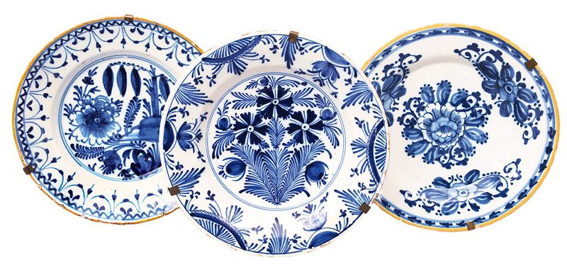 A set of 3 plates with flower decor