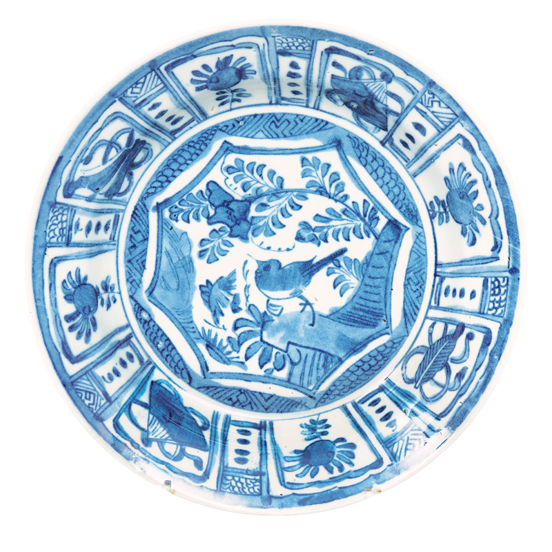 A kraak-porcelain plate with bird
