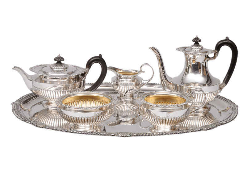 Gebrüder Friedländer - Klassisches Kaffee- und Teeservice mit Tablett Klassisches Kaffee- und Teeservice mit Tablett