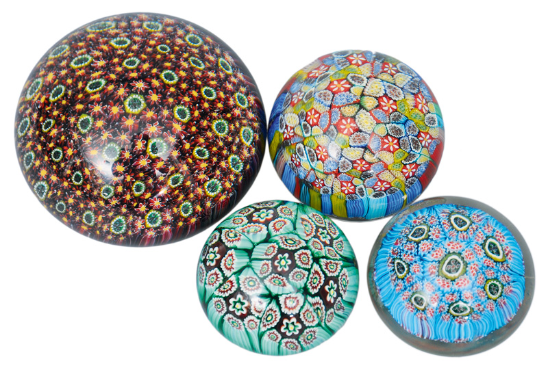 Satz von 4 Millefiori-Paperweights