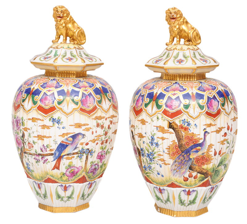 A pair of cover vases with peacocks and parrots