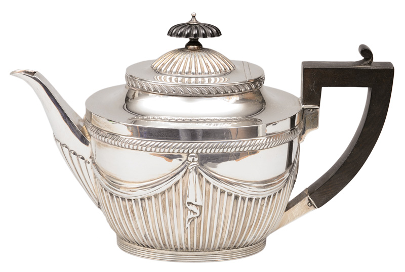 An Edwardian tea pot