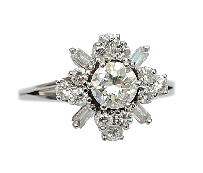 A diamond ring by jeweller Rüschenbeck