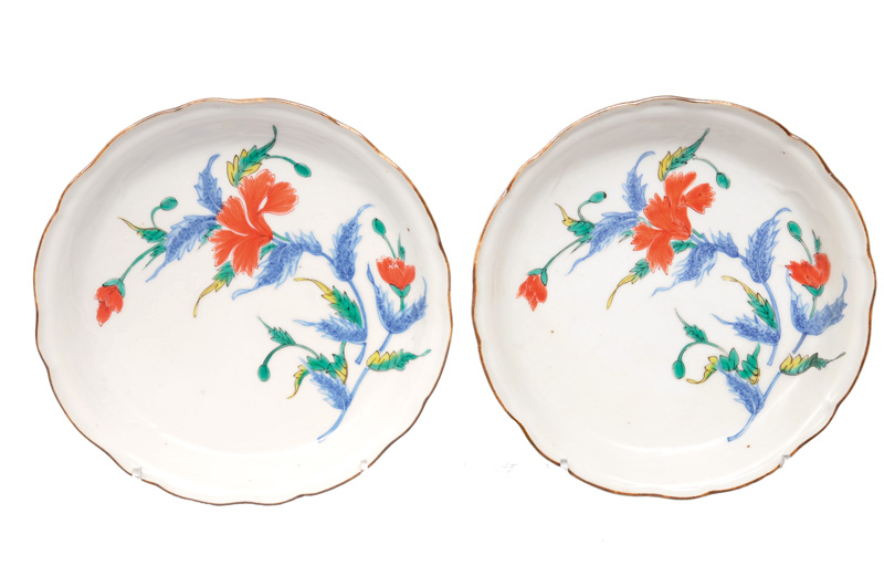 A pair of Kakiemon-bowls with flower painting