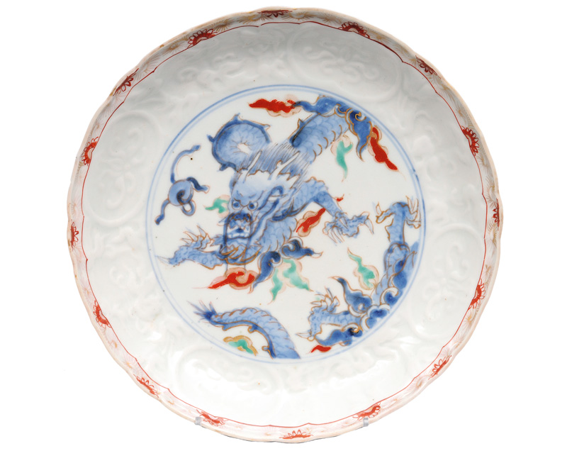 A plate with dragon and flaming pearl