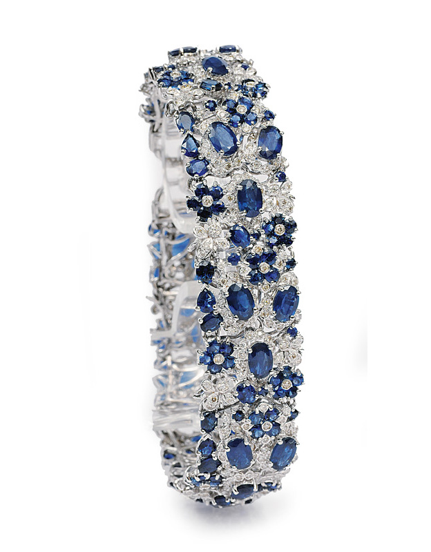 An extraordinary high quality sapphire diamond bracelet