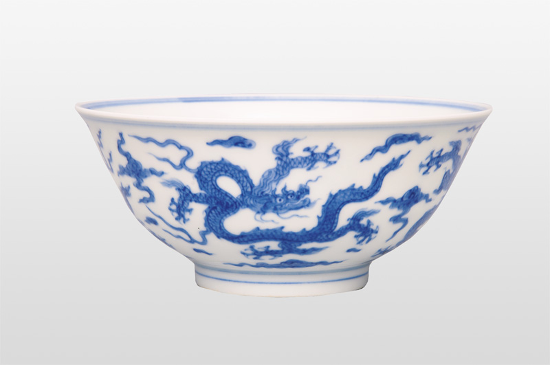 A bowl with dragon