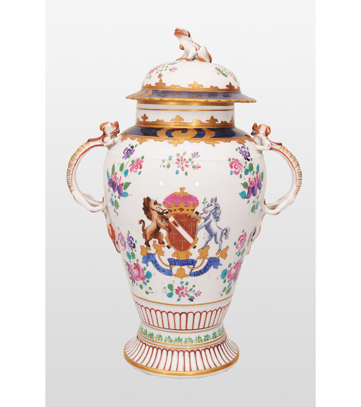 Wappen Deckelvase Mit Plastischen Drachen Henkeln