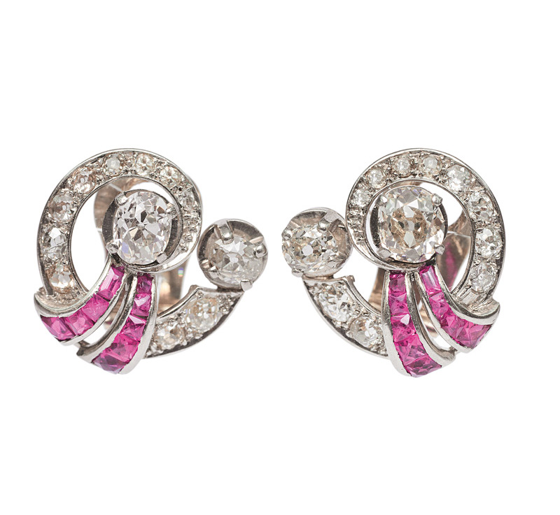 A pair of Art-déco earclips with diamonds and rubies