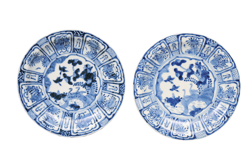 A pair of Arita plates with ducks A pair of Arita plates with ducks