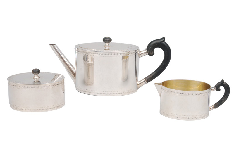 A tea service with fine engraved border