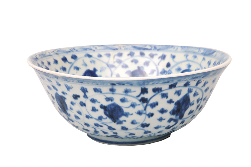 A bowl with peach decoration