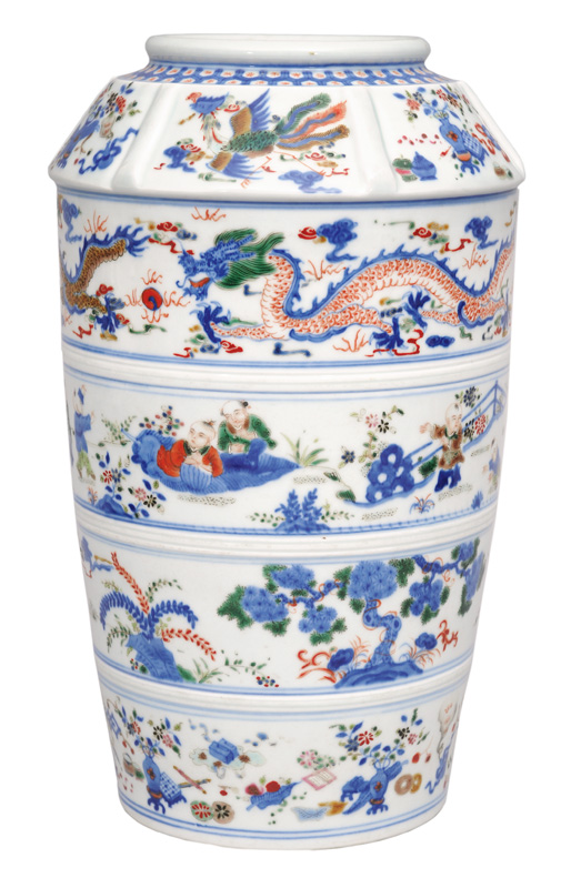 A sectional vase with Wucai-decoration