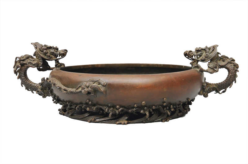 A fine bronze bowl with dragon handles