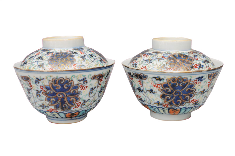 A pair of Doucai cups with gold decoration