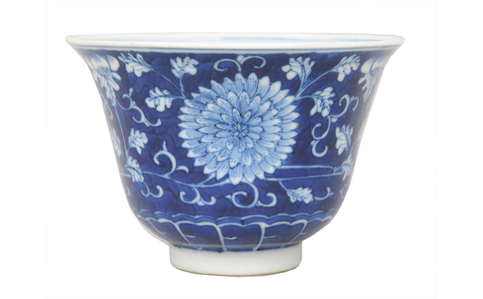 A bowl with chrysanthemum motif