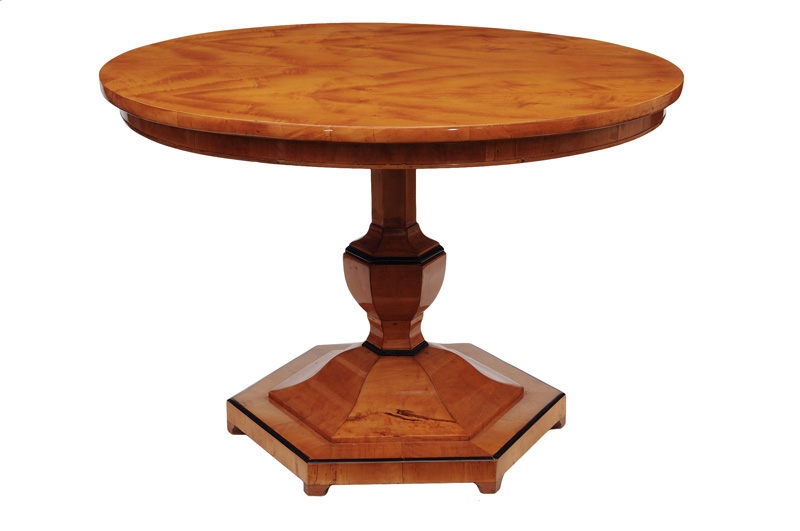 A round Biedermeier table