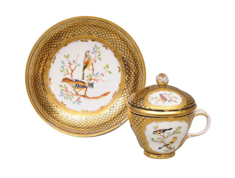 A fine cover cup with gilt scale decoration