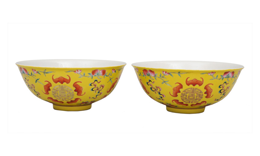 A pair of yellow "bat" bowls A pair of yellow "bat" bowls