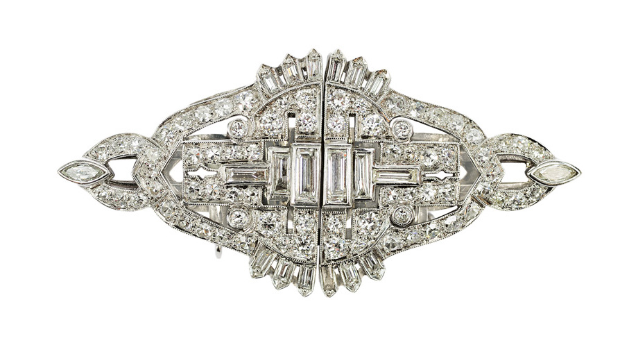An Art-Déco clipbrooch with diamonds An Art-Déco clipbrooch with diamonds