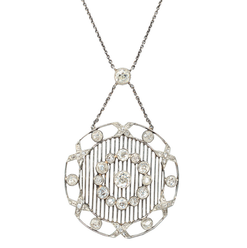 An Art-Nouveau-pendant with necklace
