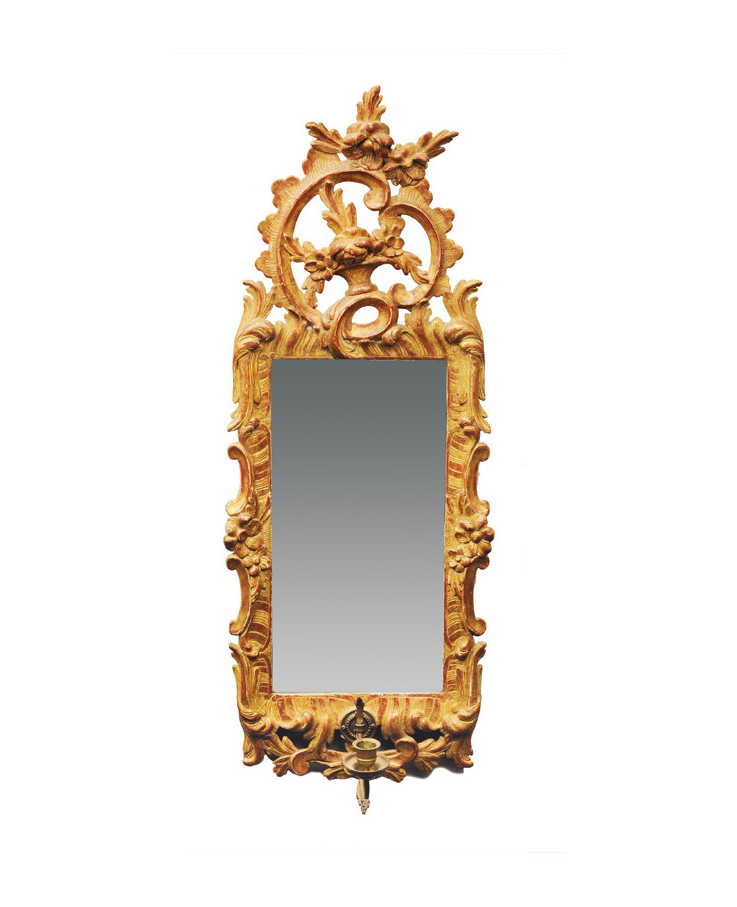 Vergoldeter Rokoko-Spiegel mit äußerst feinem, Schnitzdekor