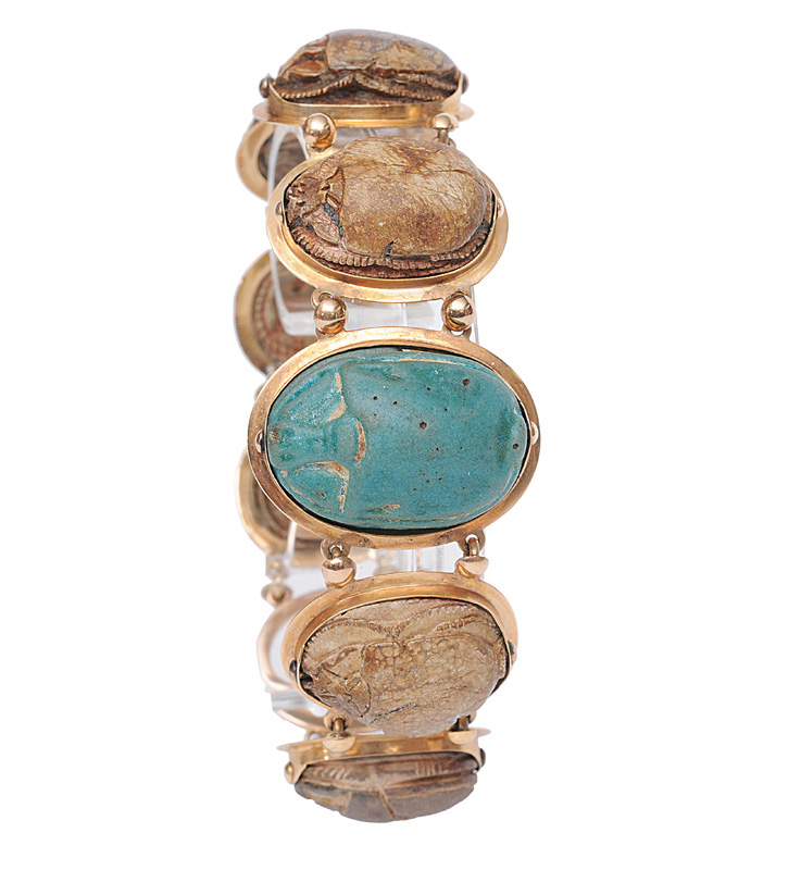 Exzeptionelles Gold-Armband mit antiken Skarabäen