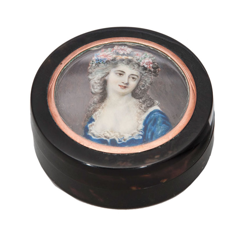Schildpatt-Dose mit Miniaturportrait einer Rokoko-Dame Schildpatt-Dose mit Miniaturportrait einer Rokoko-Dame