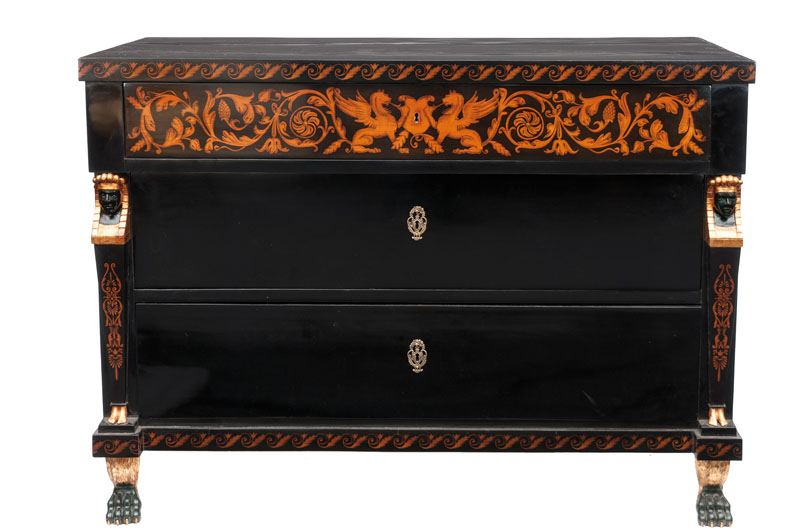 Elegante Schwarzlack-Kommode mit Karyatiden-Pilastern Elegante Schwarzlack-Kommode mit Karyatiden-Pilastern