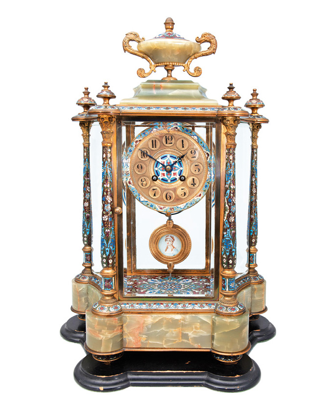 Seltene Pendule mit Onyx- und Champlevé-Dekor im russischen Stil