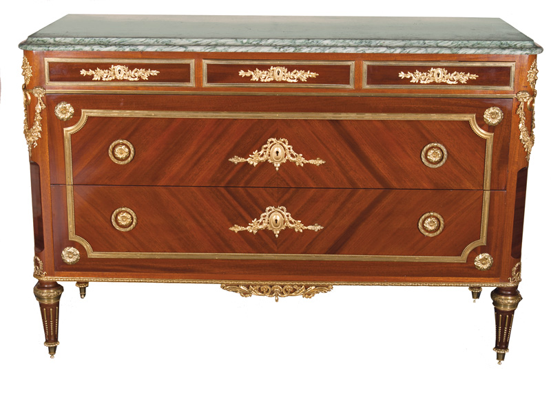 A splendid commode with rich bronze decor