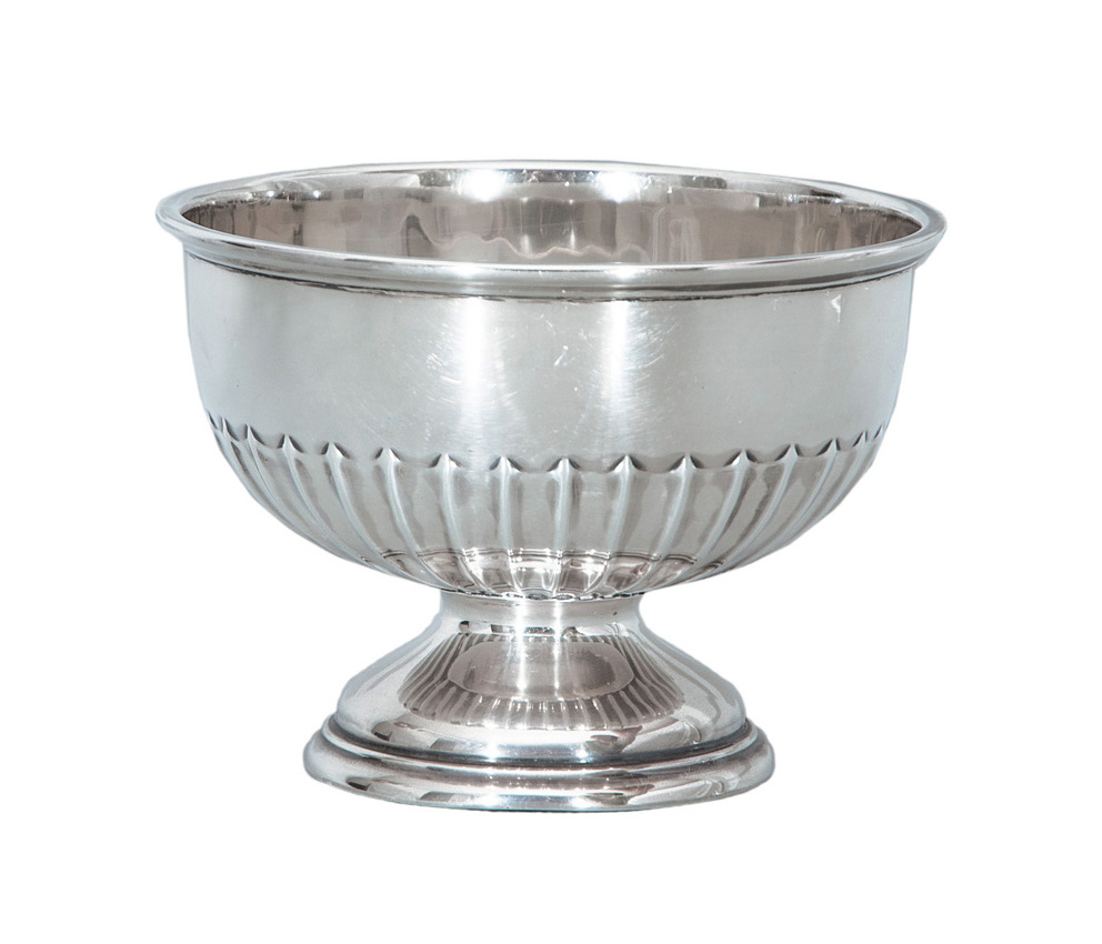 An elegant footed bowl