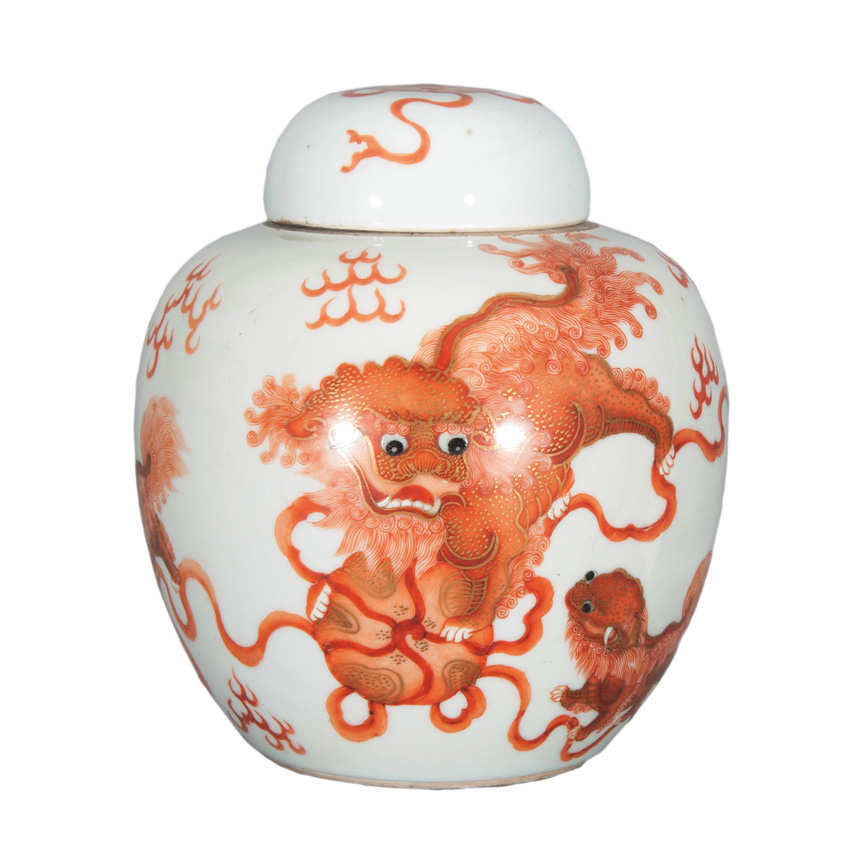 A small ginger-jar with Fô dogs