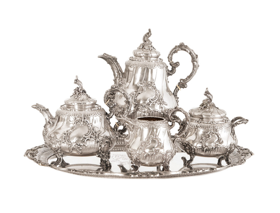 A splendid coffee and tea service with rococo pattern