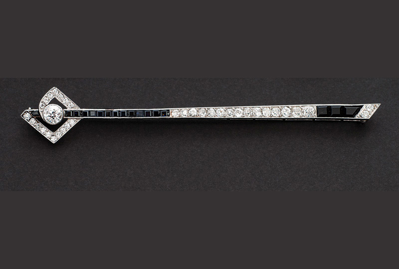 An Art-Deco diamond needle brooch