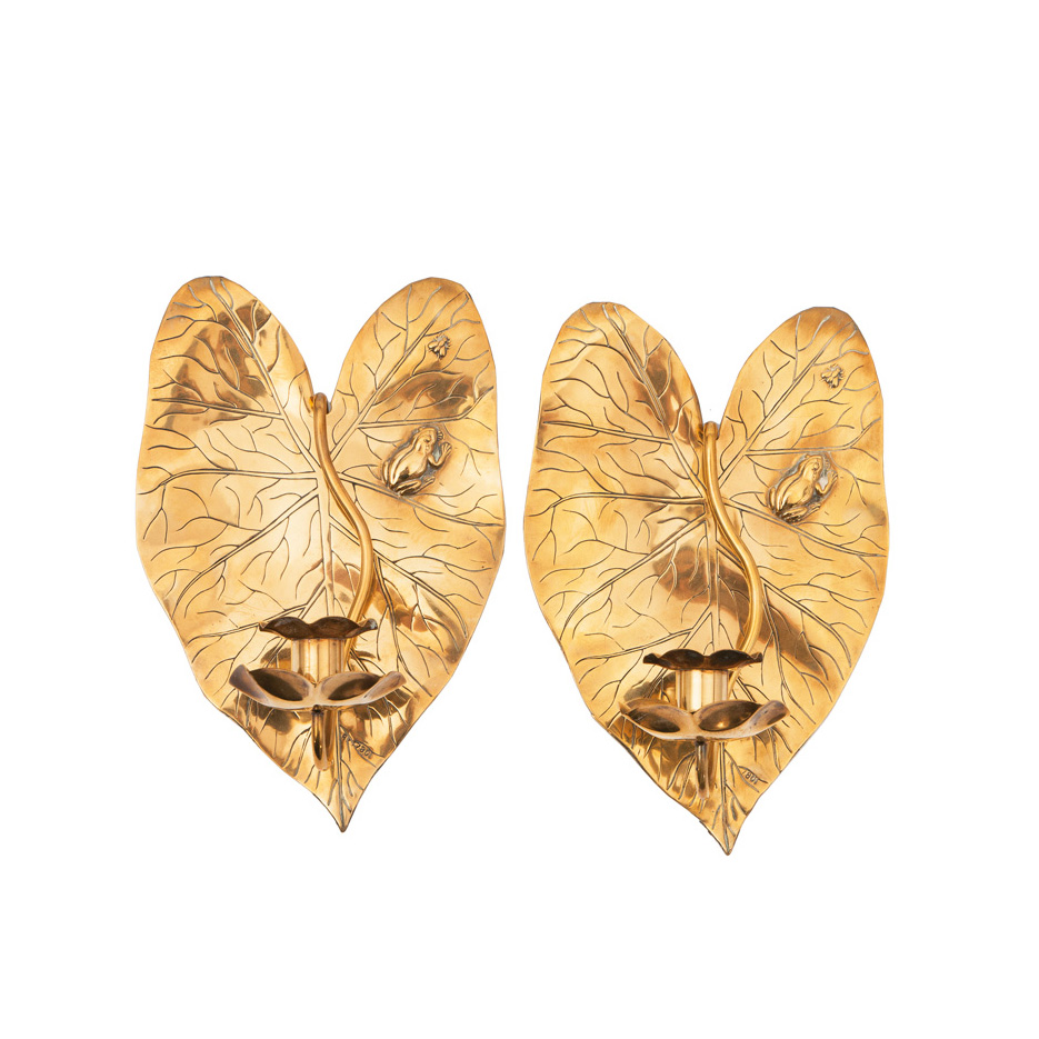 A pair of french wall lights in leave-shape