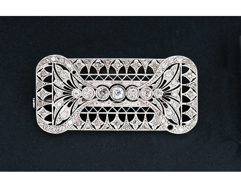 An Art-Déco diamond brooch