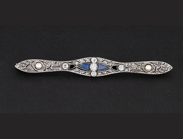 An Art-Déco diamond brooch