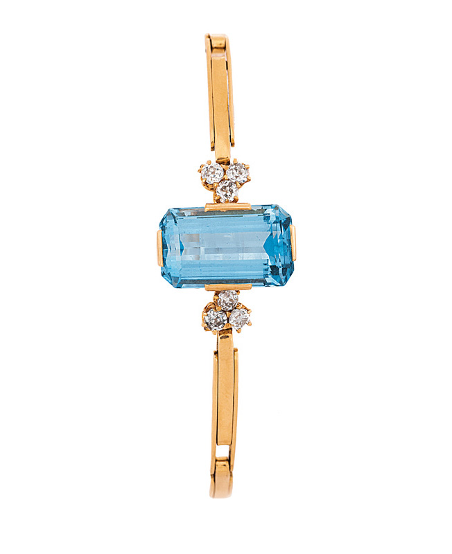 An aquamarin diamond bracelet