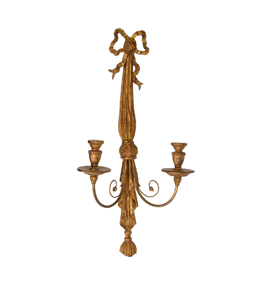 A gildwood wall light of Louis Seize style