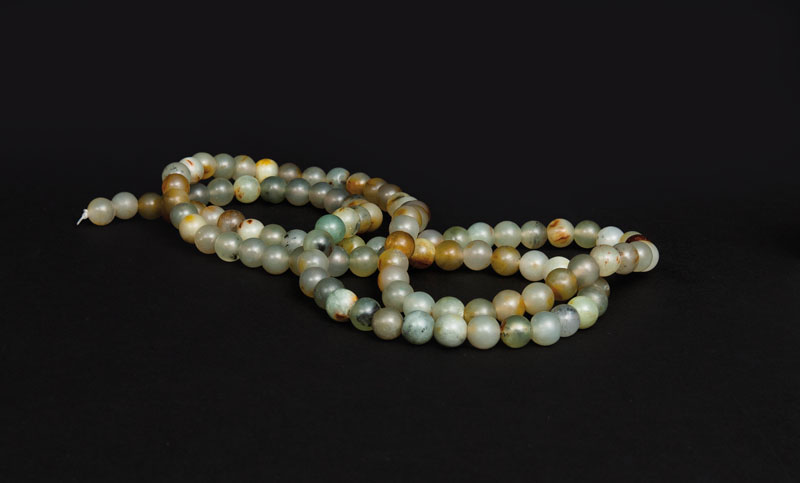 A long jade pearl necklace
