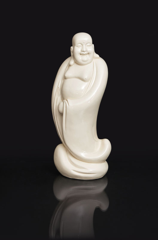 Große Dehua-Figur 'Stehender Budai'