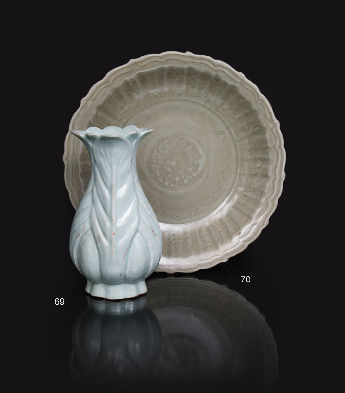Seladon-Vase mit geriefter Wandung