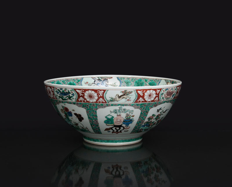 An impressive 'Famille Verte' bowl