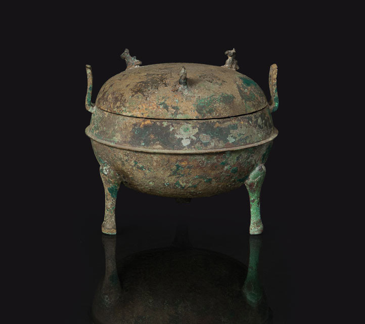 A ritual bronze vessel 'DING'