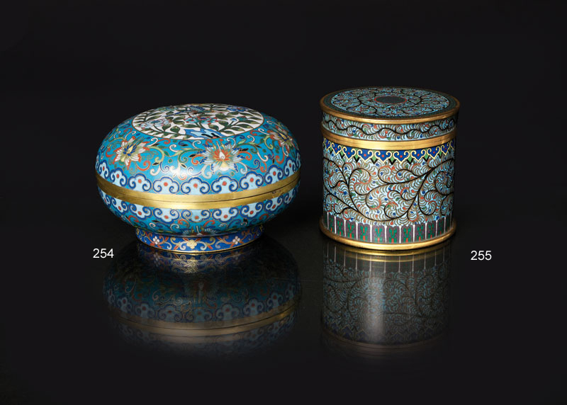 A cloisonné box with cover and fine foliage decoration