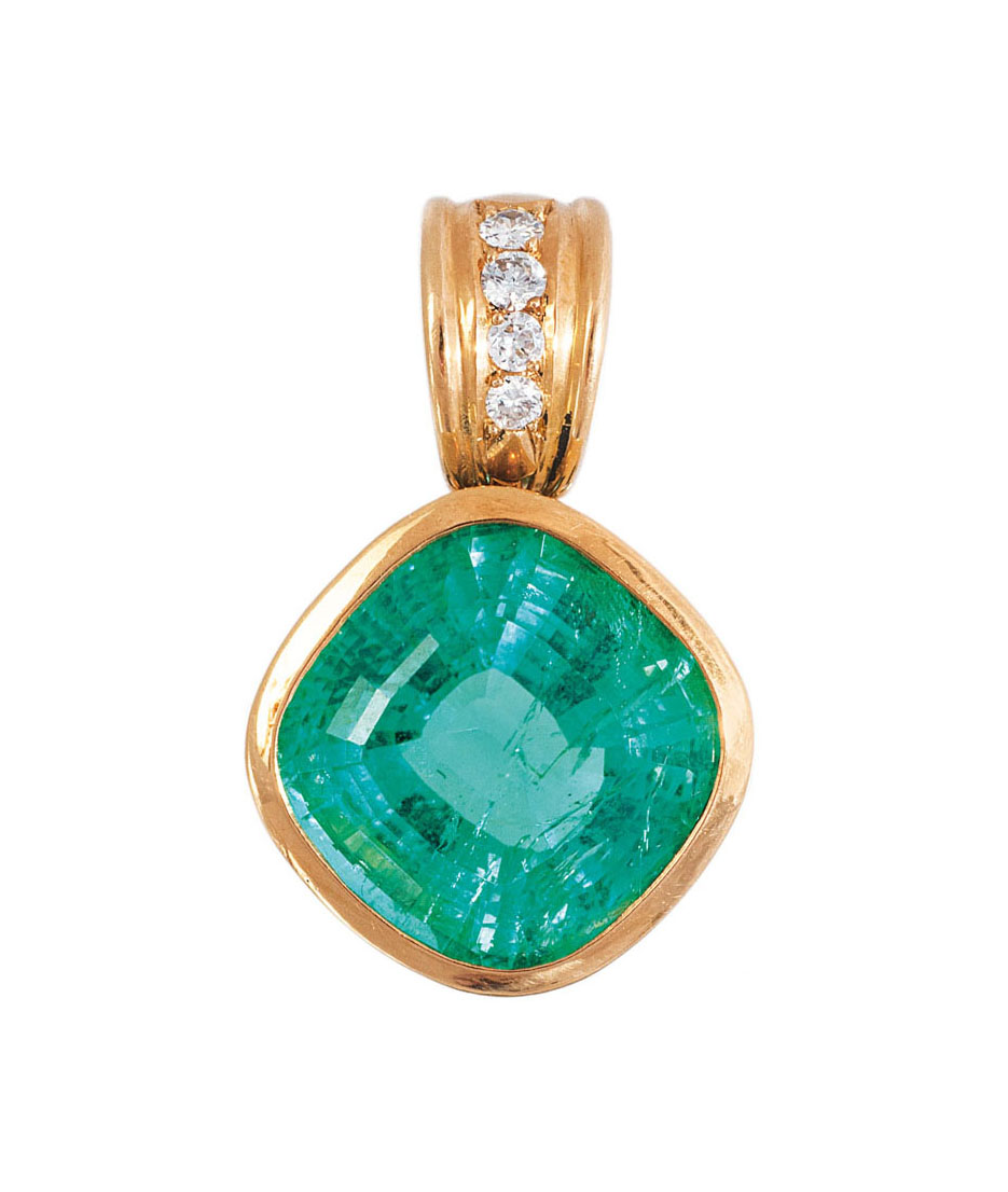 An emerald diamond pendant