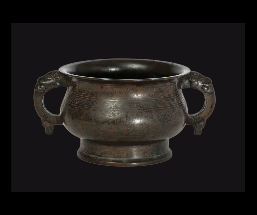 A fine archaistic bronze vessel