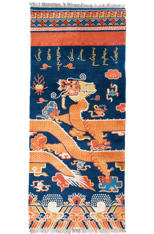 A pillar carpet with revolving dragon